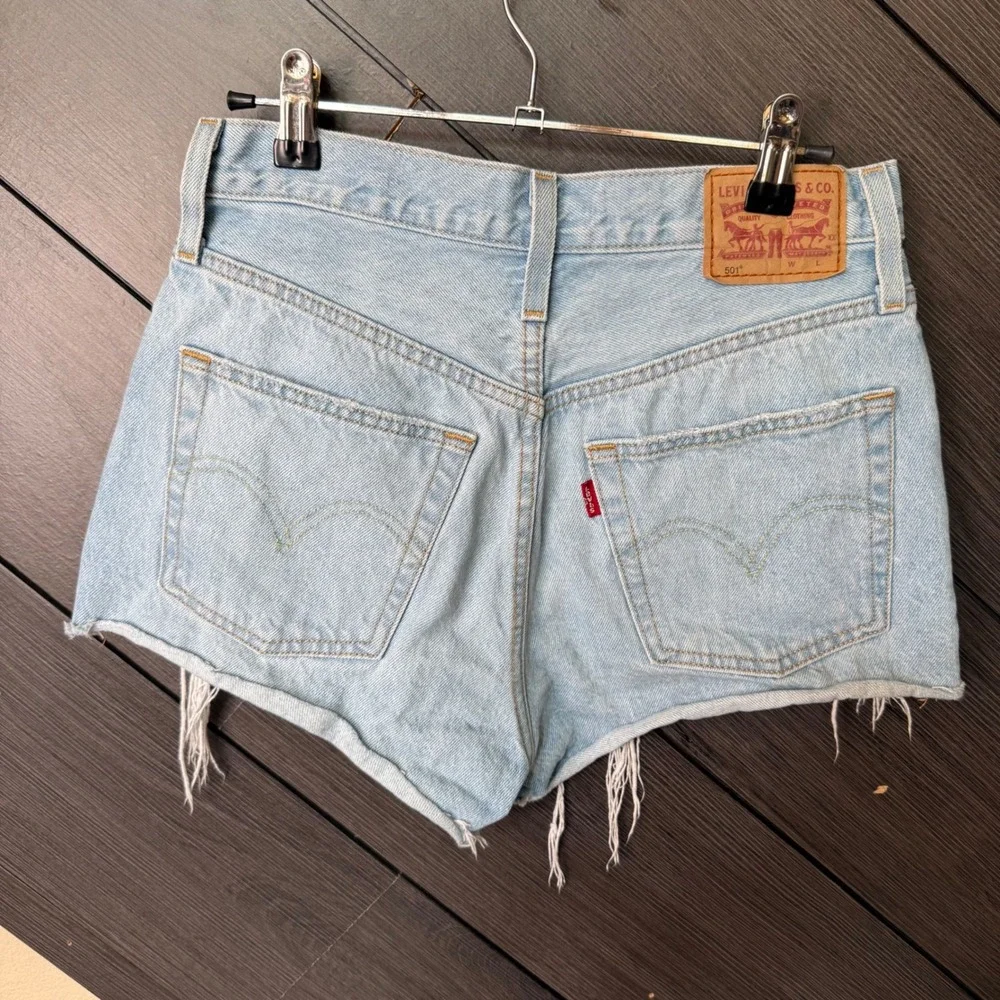 Levi's Women 501 Original Distressed Cutoff Denim Shorts W26 Light Wash Grunge